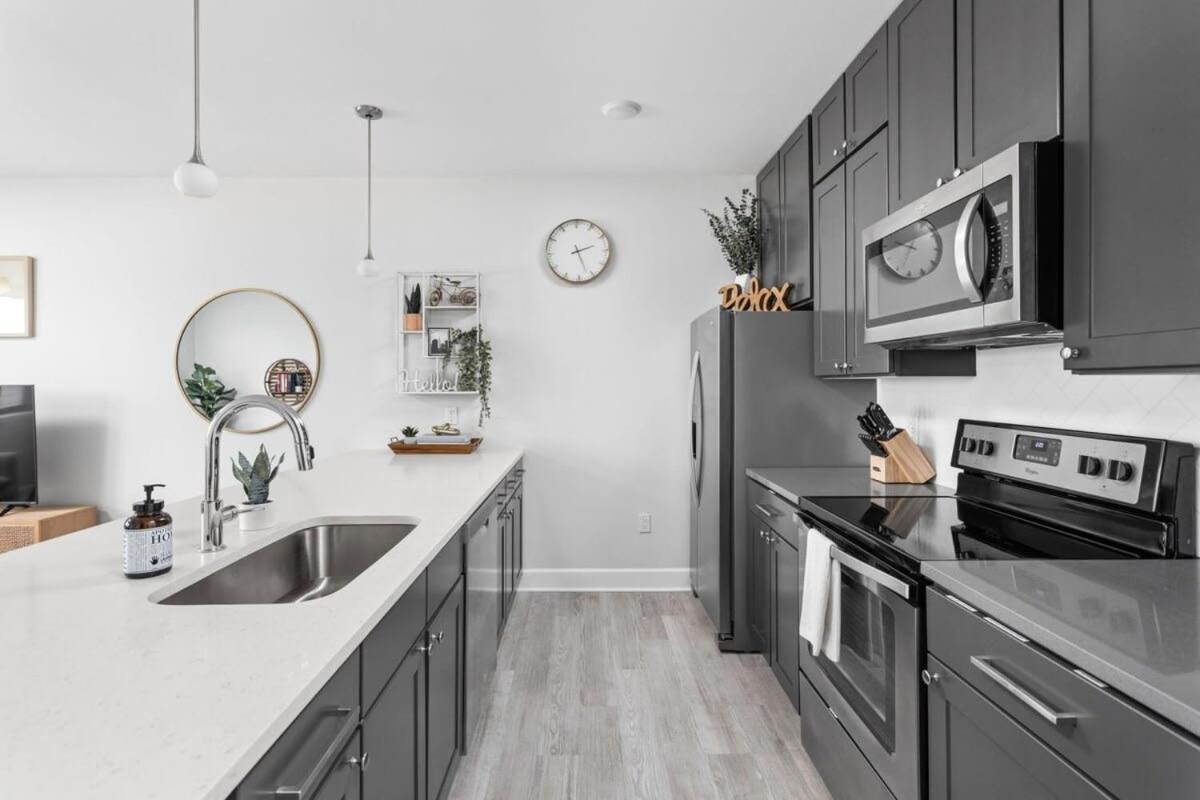Cozysuites Stylish 2Br At Meridian Kessler Indianapolis Exterior photo